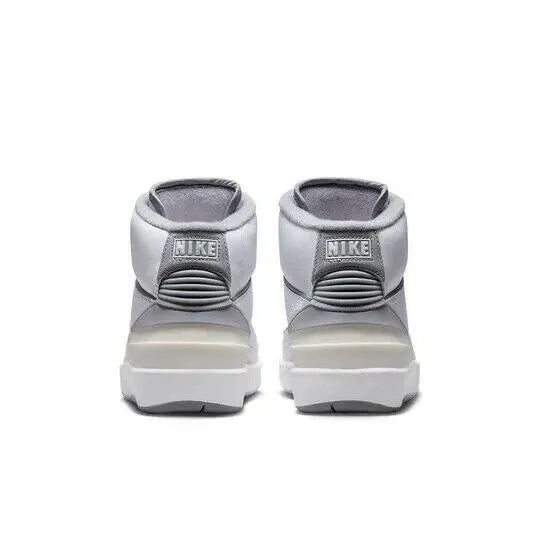 Air Jordan 2 Retro Basketball Shoes Unisex Kids Size 3 Cement Gray.