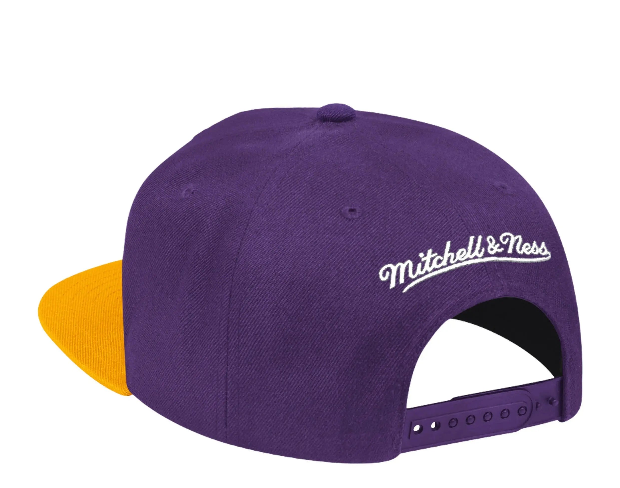 Mitchell & Ness NBA Los Angeles Lakers HWC 1988 Finals Patch Snapback Hat.