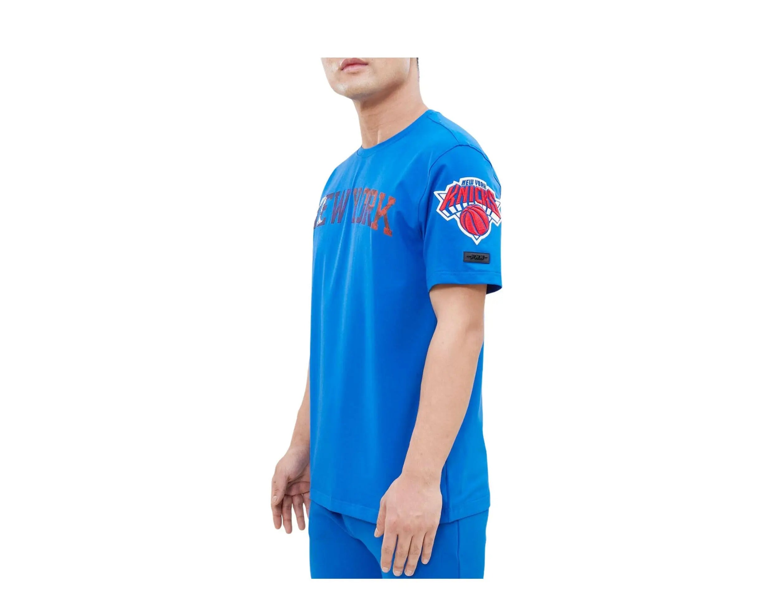 Pro Standard NBA New York Knicks Pro Team Men's Shirt.