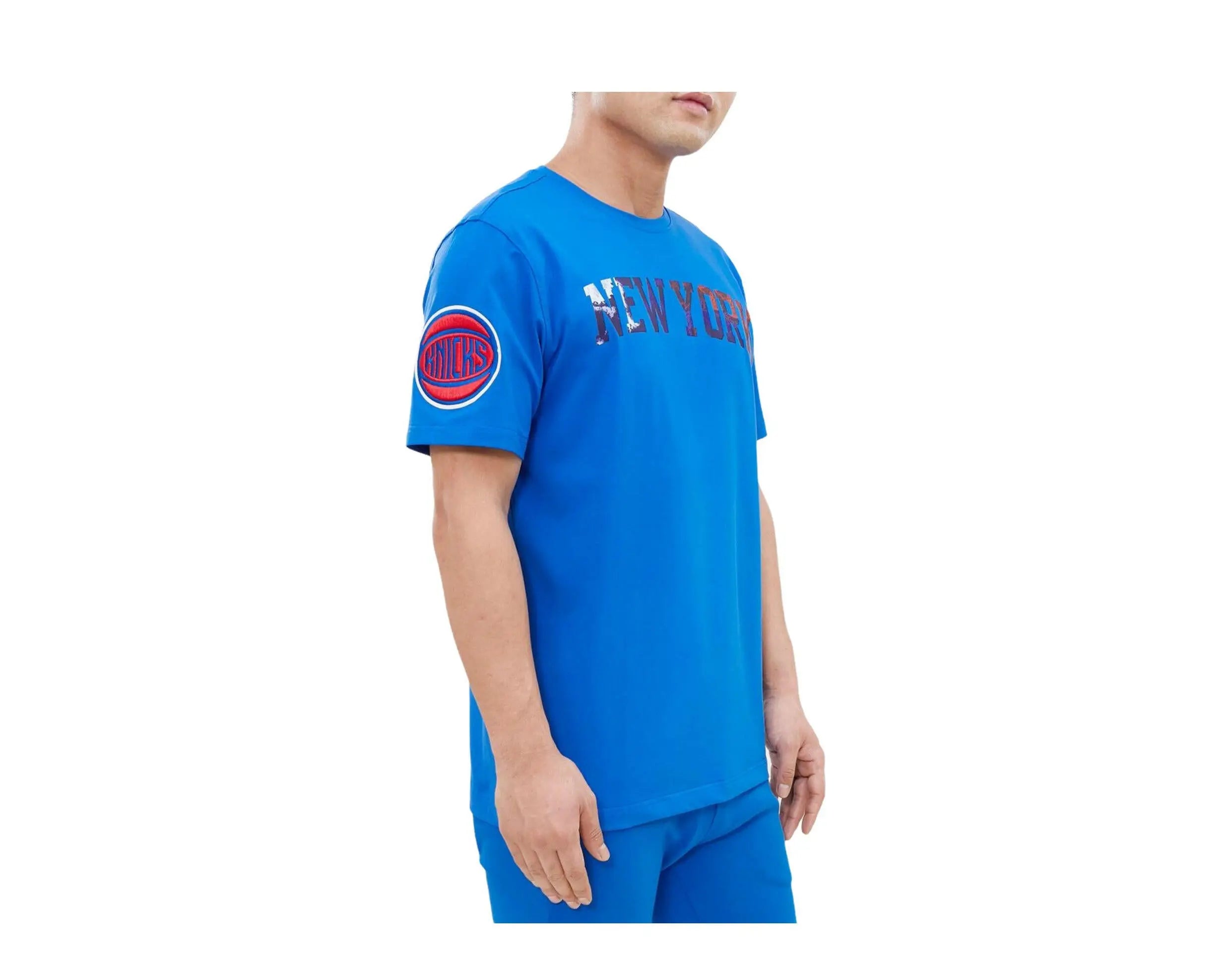 Pro Standard NBA New York Knicks Pro Team Men's Shirt.