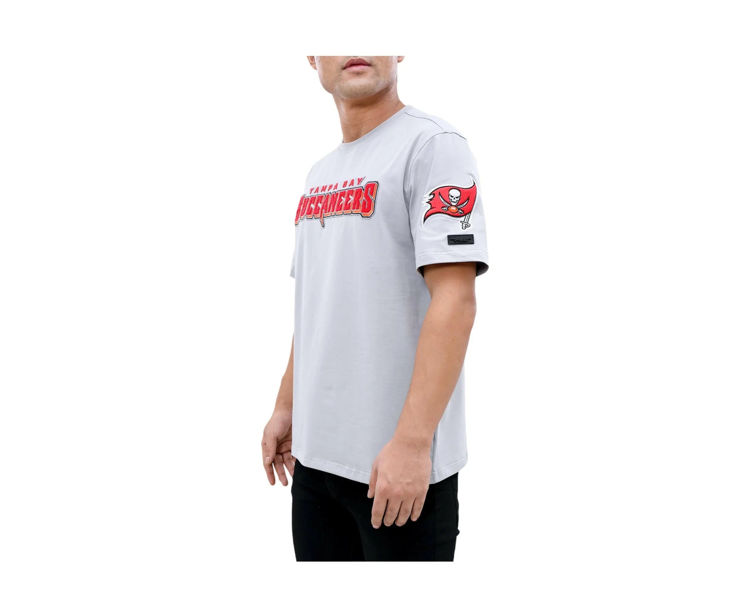 Pro Standard NFL Tampa Bay Buccaneers Pro Team Men's Shirt.