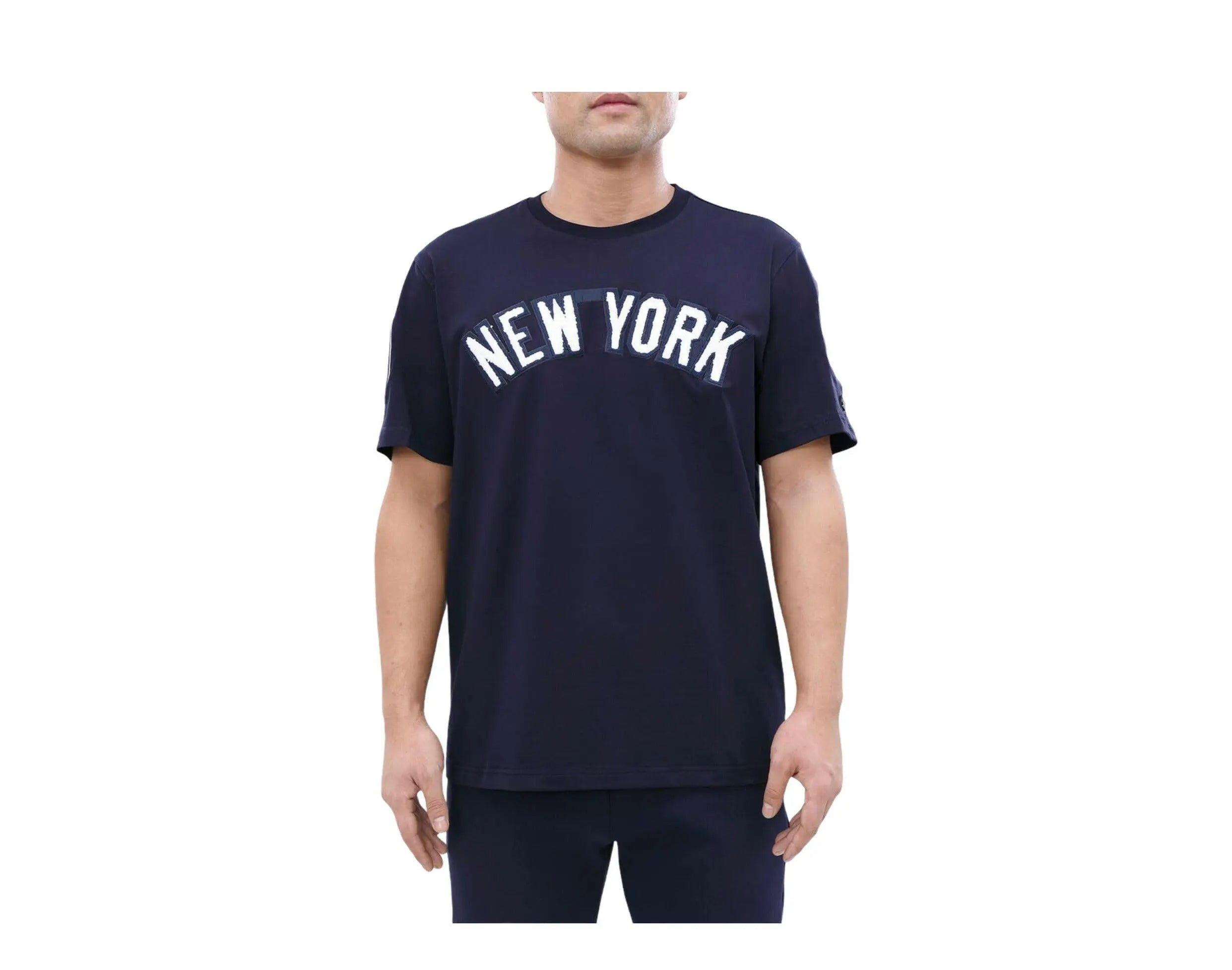Pro Standard MLB New York Yankees Pro Team Men's Shirt.