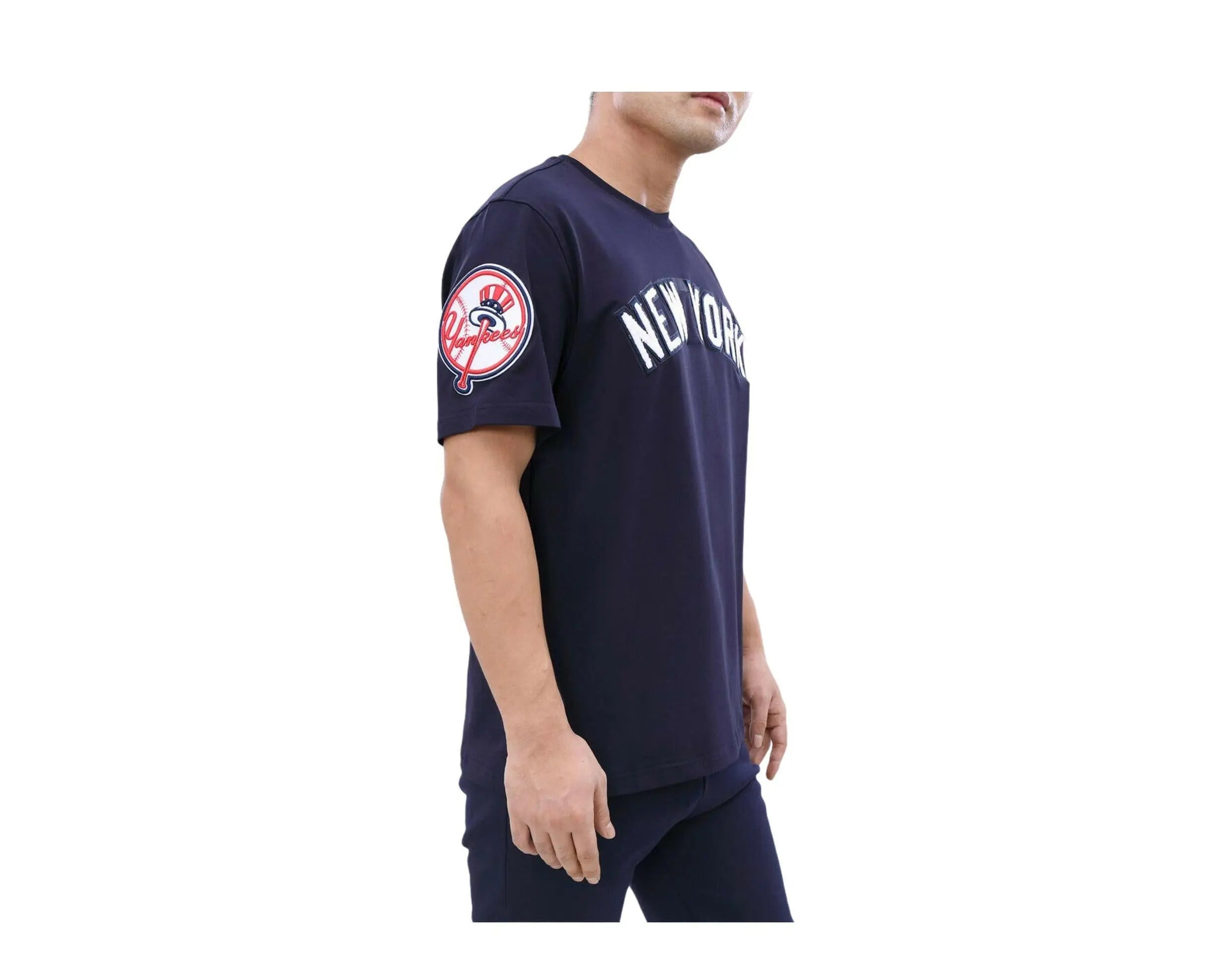 Pro Standard MLB New York Yankees Pro Team Men's Shirt.