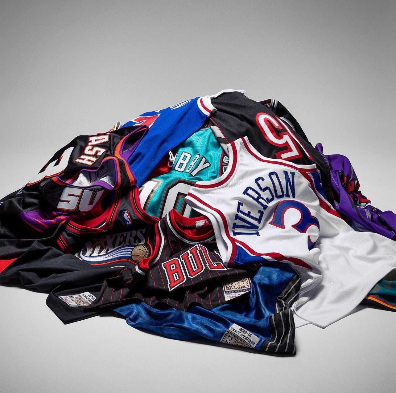 Load video: Mitchell &amp; Ness : Swingman Collection