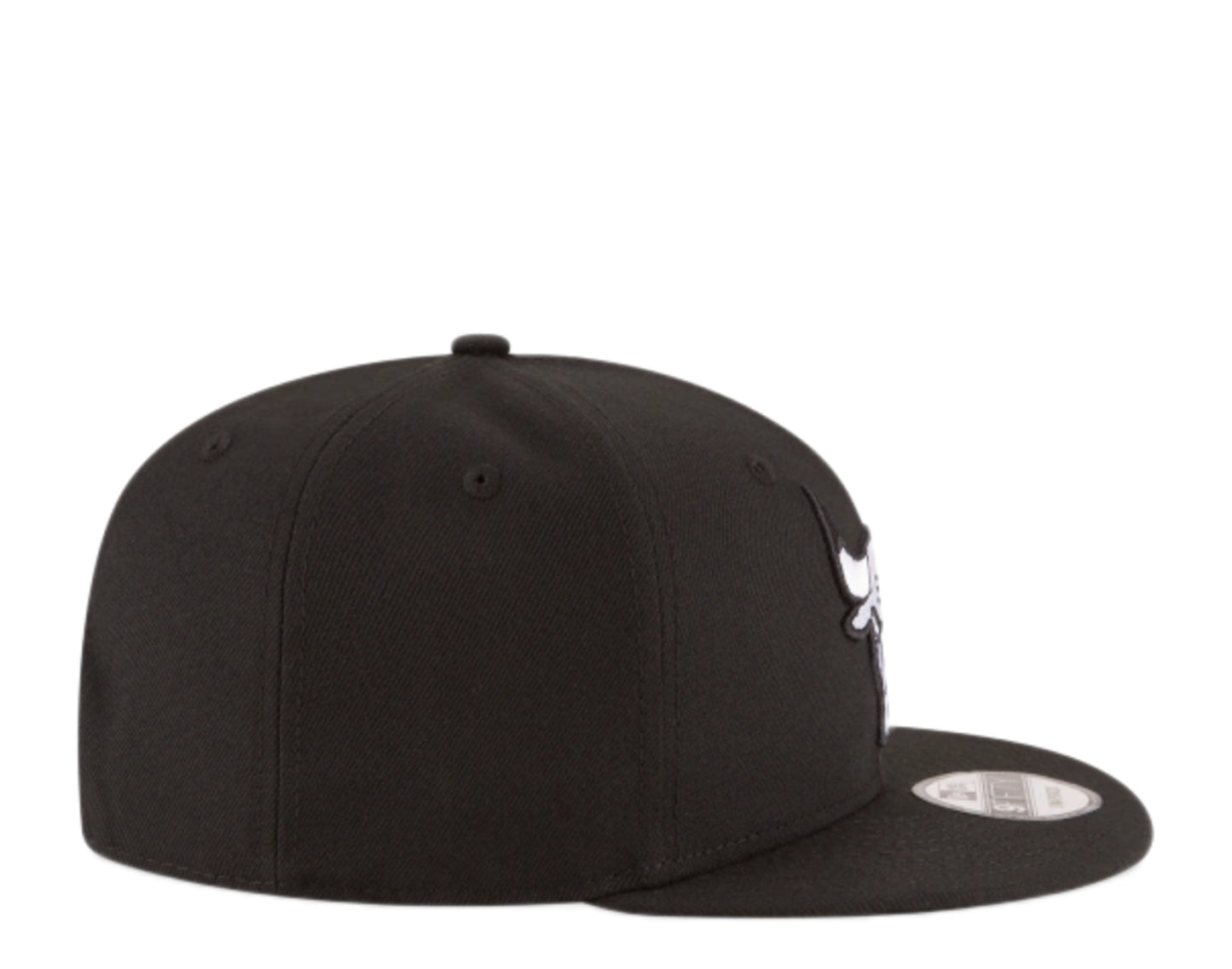 New Era 9Fifty NBA Chicago Bulls Black And White Snapback Hat