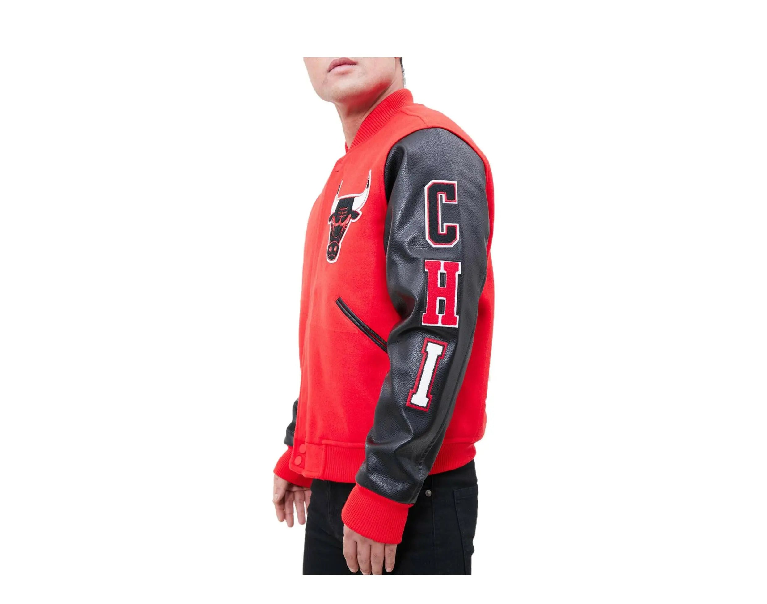 Pro Standard NBA Chicago Bulls Logo Blended Varsity Men's Jacket.