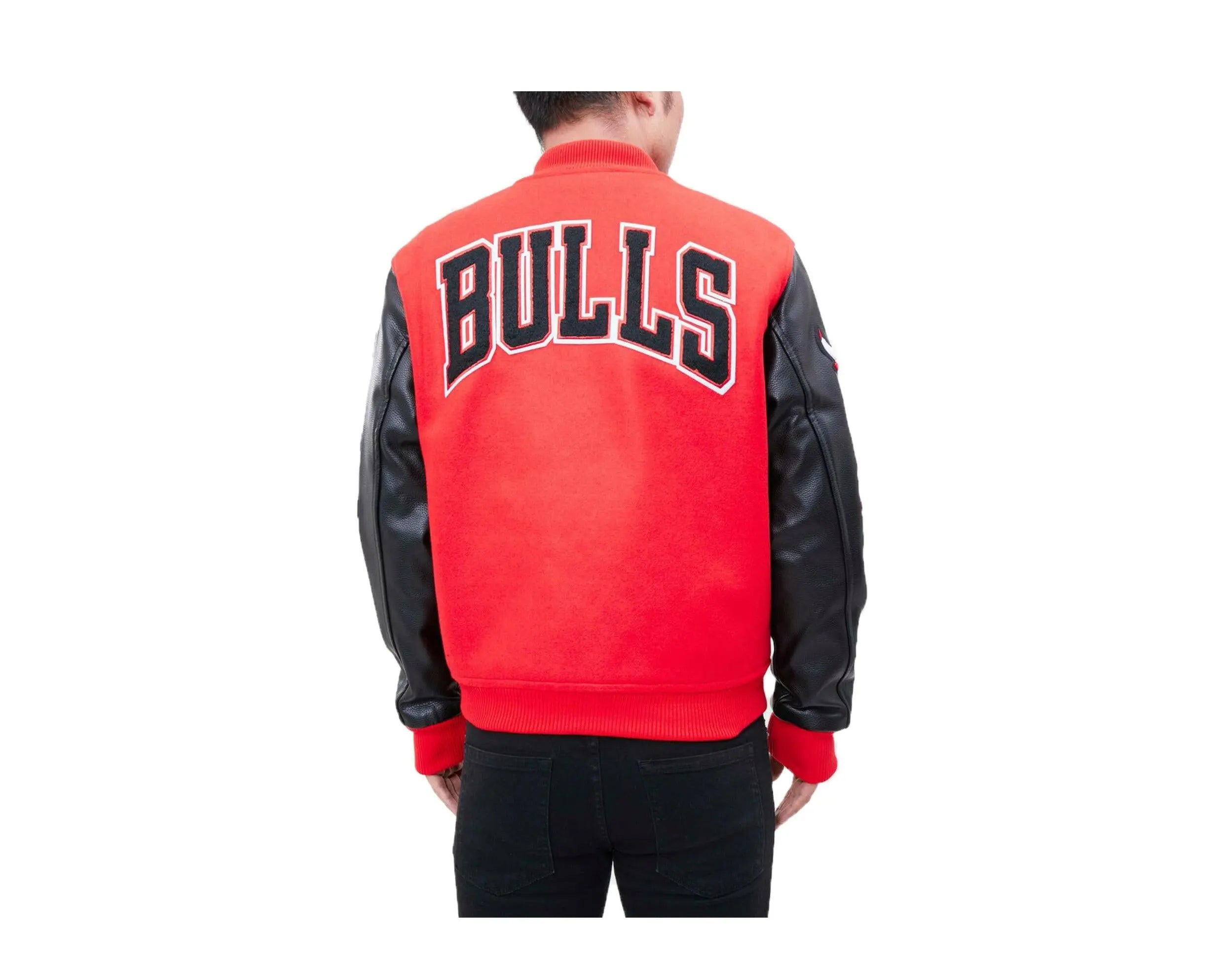 Pro Standard NBA Chicago Bulls Logo Blended Varsity Men's Jacket.