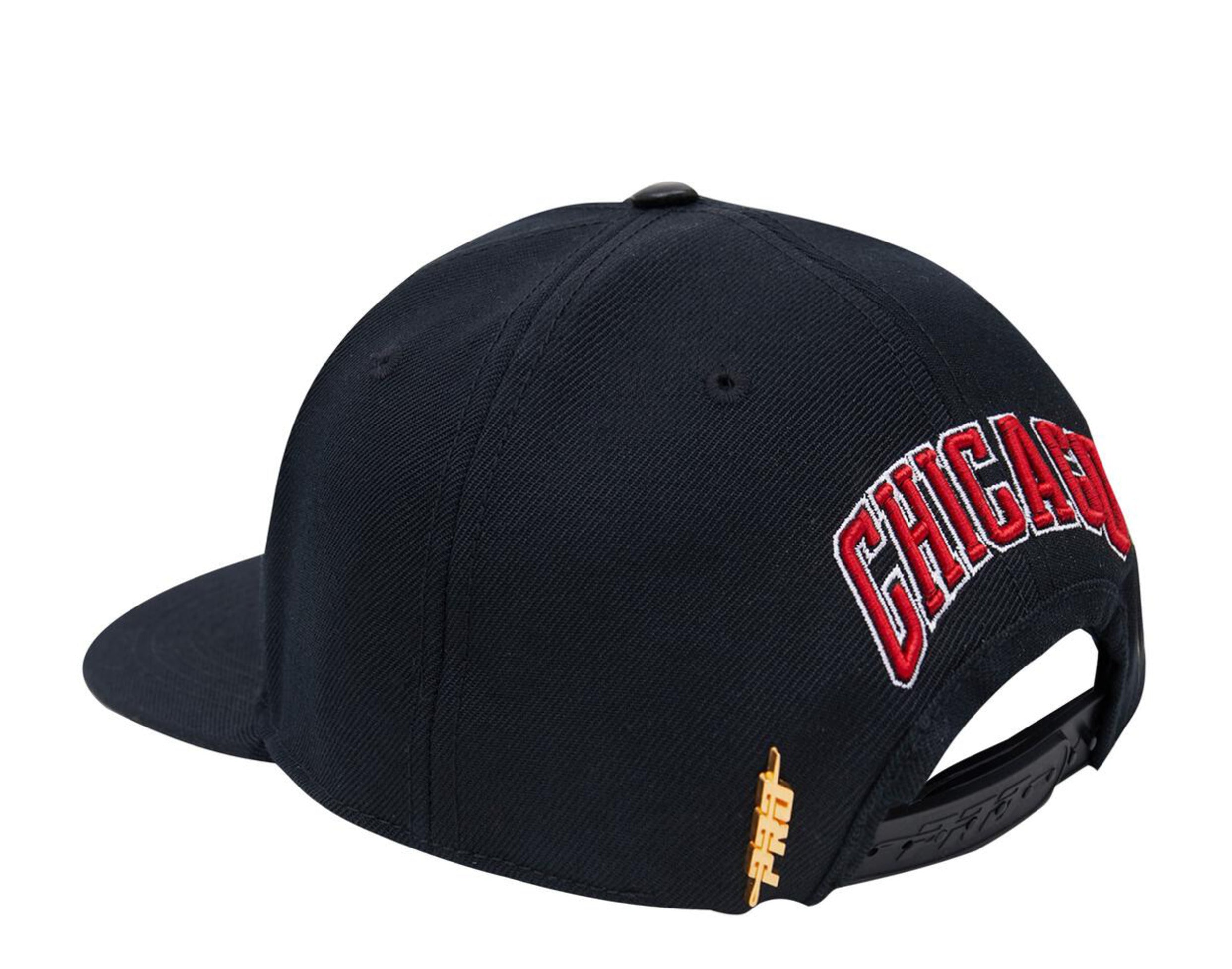 Pro Standard Bulls Roses Snapback Hat in Red/Pink Underbrim One Size | WSS
