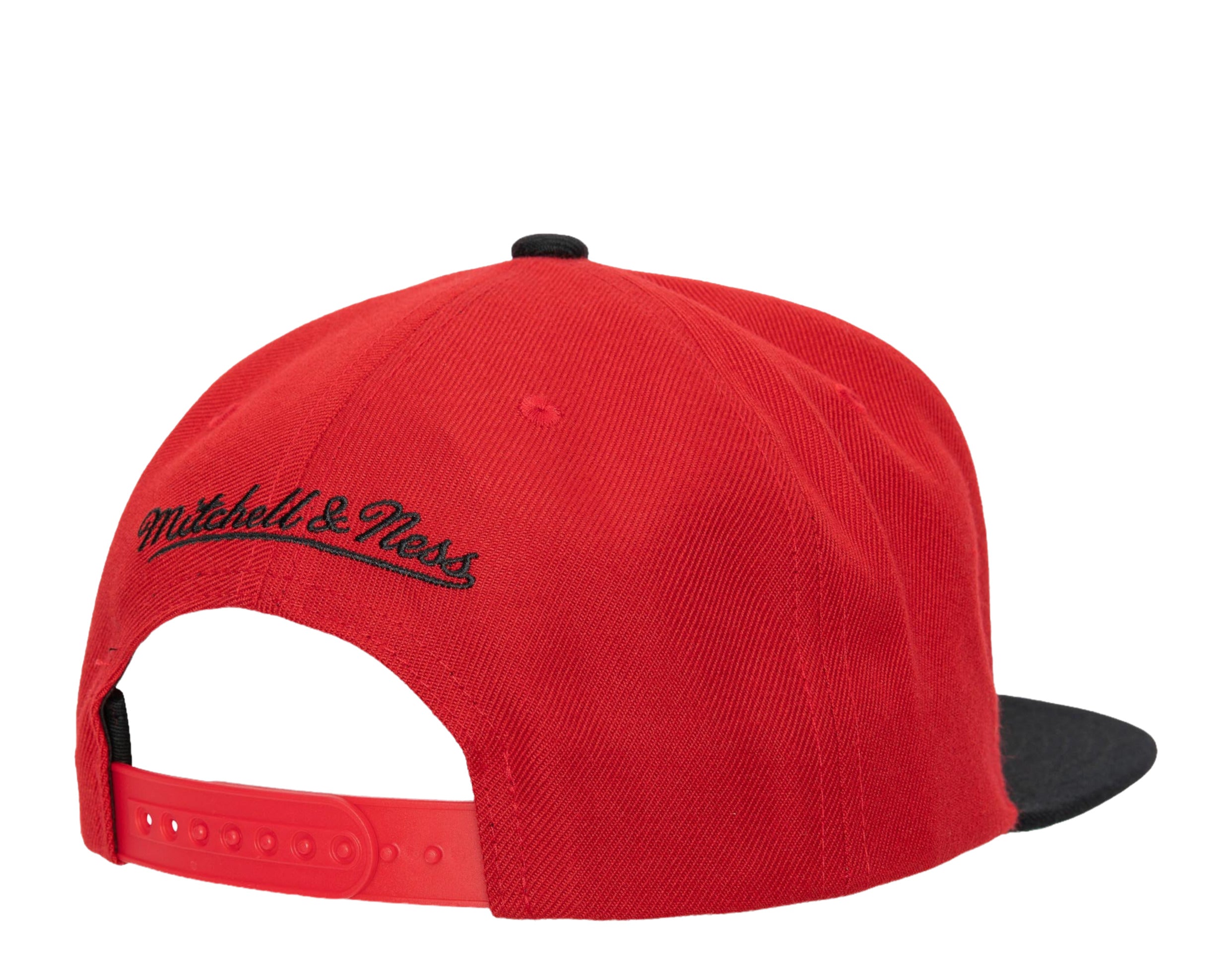 Men's Mitchell & Ness Red Miami Heat Ground 2.0 Snapback Hat